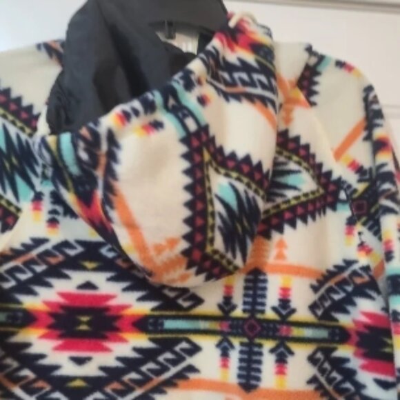 Massive Outdoor Jacket size small - Picture 5 of 8